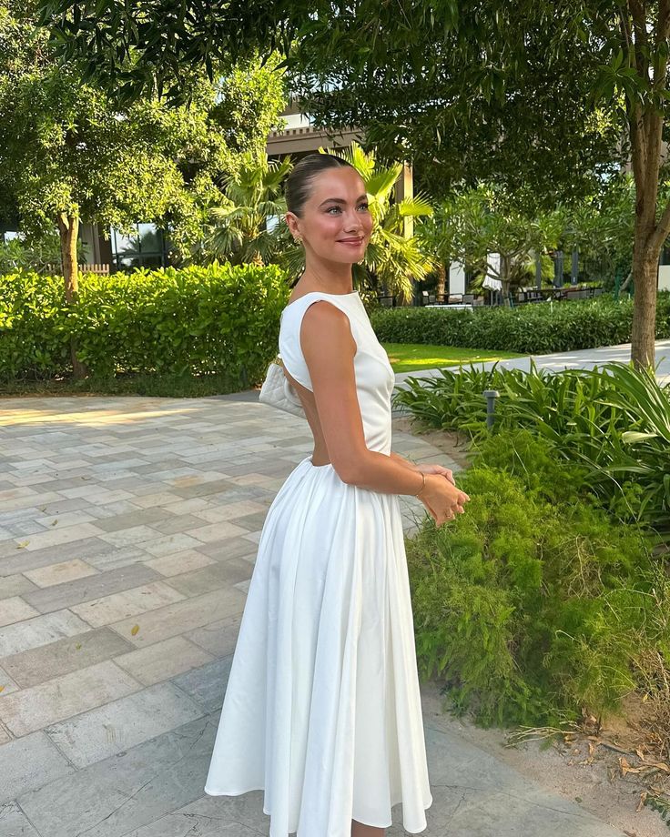Elegant Sleeveless Open-Back A-Line Midi Length Prom Dress