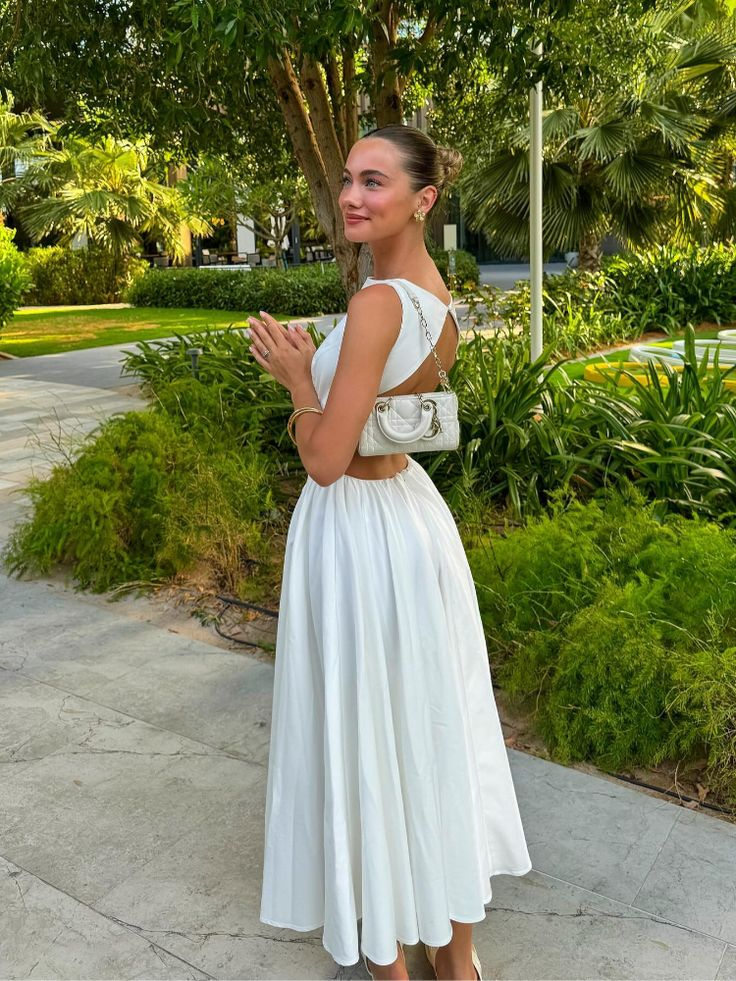 Elegant Sleeveless Open-Back A-Line Midi Length Prom Dress