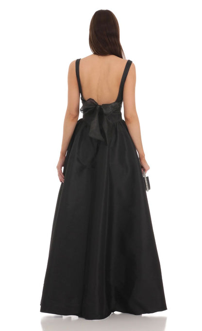 Elegant Square Neck Black Taffeta Evening Dress with Open Back & Oversized Bow Detail