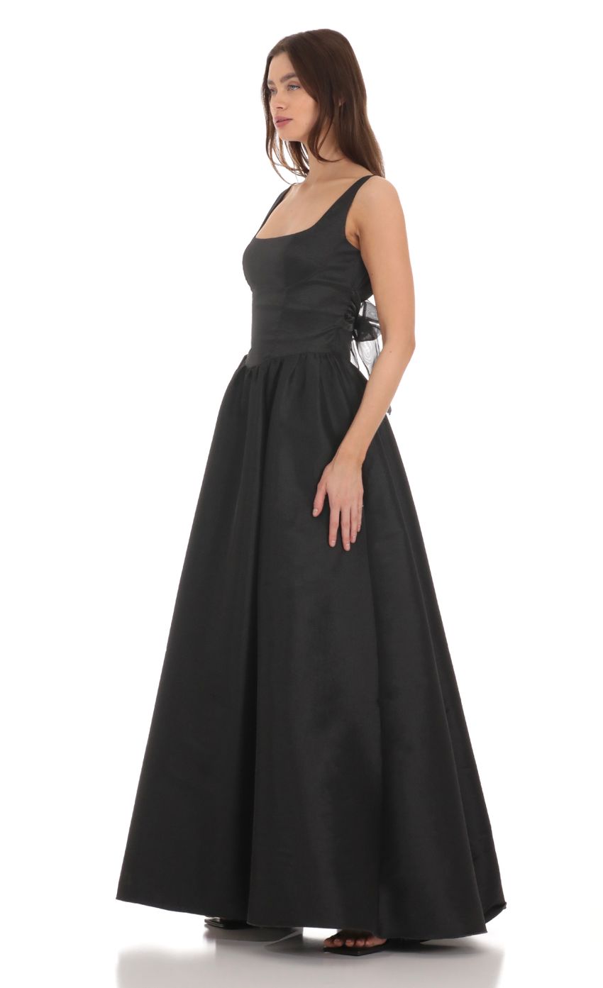 Elegant Square Neck Black Taffeta Evening Dress with Open Back & Oversized Bow Detail