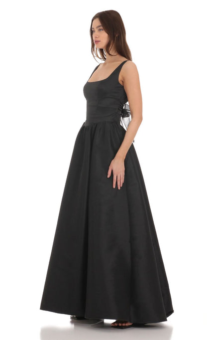 Elegant Square Neck Black Taffeta Evening Dress with Open Back & Oversized Bow Detail
