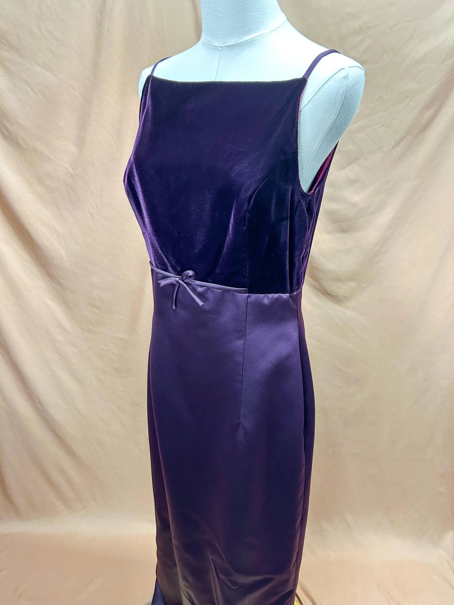 Elegant Velvet & Satin Evening Dress with Square Neck, Bow Waist and Back Slit