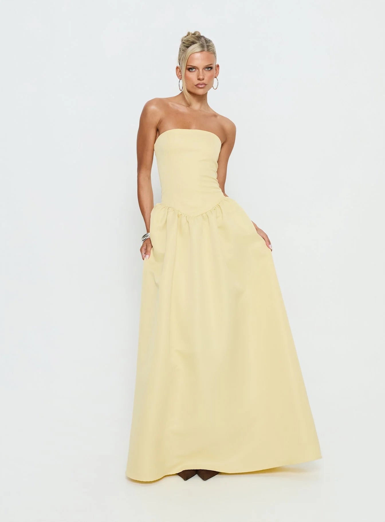 Elegant Voluminous Strapless Straight Neck Sleeveless Open Back Pocketed Maxi Evening Dress