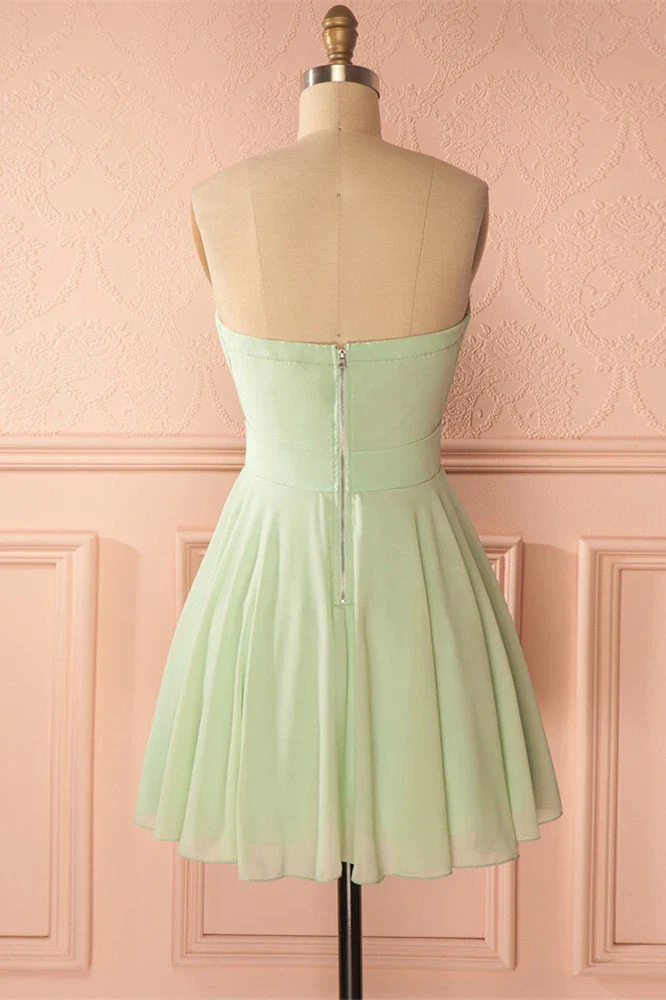 Elegant A-line Strapless Sweetheart Sleeveless Zipper Back Mini Homecoming Dresses