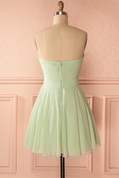 Elegant A-line Strapless Sweetheart Sleeveless Zipper Back Mini Homecoming Dresses