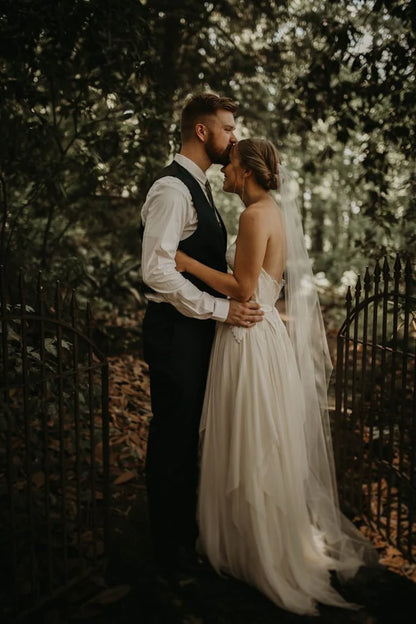 Elegant Strapless Sweetheart Ivory Chiffon Wedding Dresses Backless Wedding Gowns