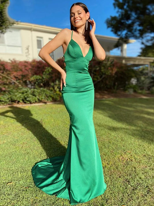 Emerald Green Mermaid V Neck Spaghetti Strap Lace Up Back Train Prom Dress