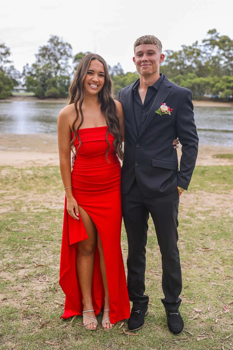 Elegant Chiffon Mermaid Strapless Ruched Front Slit Floor Length Prom Dress