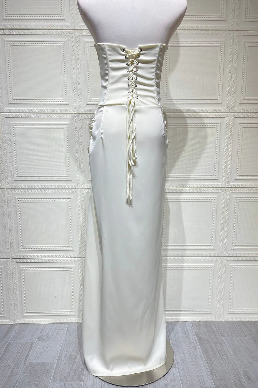 Sleek Satin Sheath Strapless Corset Knot Slit Floor-Length Prom Dress