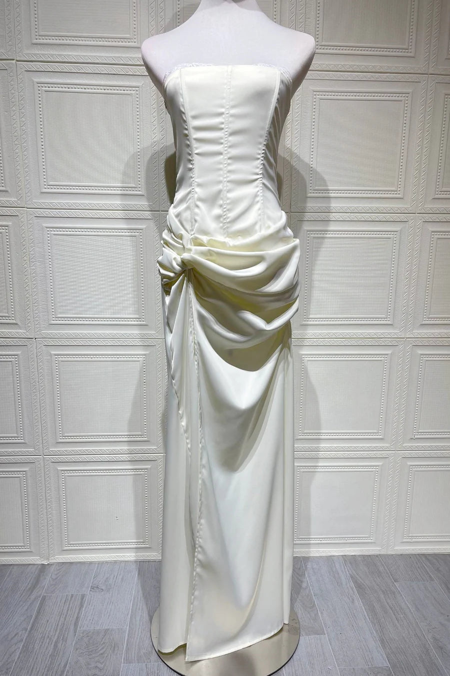 Sleek Satin Sheath Strapless Corset Knot Slit Floor-Length Prom Dress