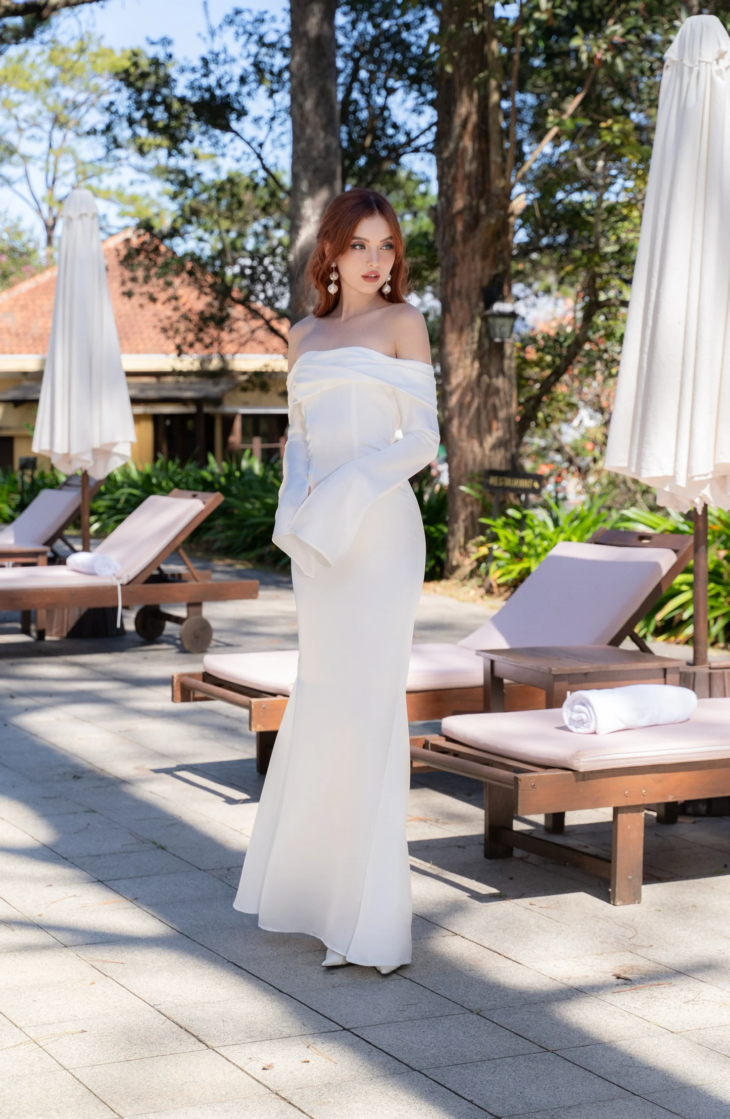 Form-fitting mermaid off-the-shoulder long-sleeve floor-length evening dress