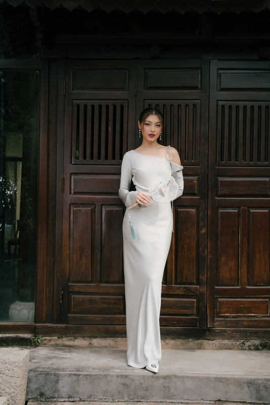 Form-fitting mermaid one-shoulder long-sleeve floor-length evening dress