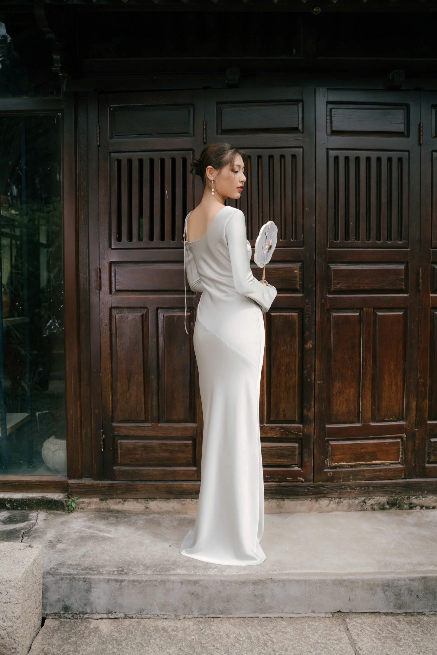 Form-fitting mermaid one-shoulder long-sleeve floor-length evening dress