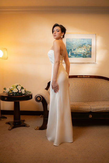 Form-fitting mermaid strapless lace-up back floor-length evening dress