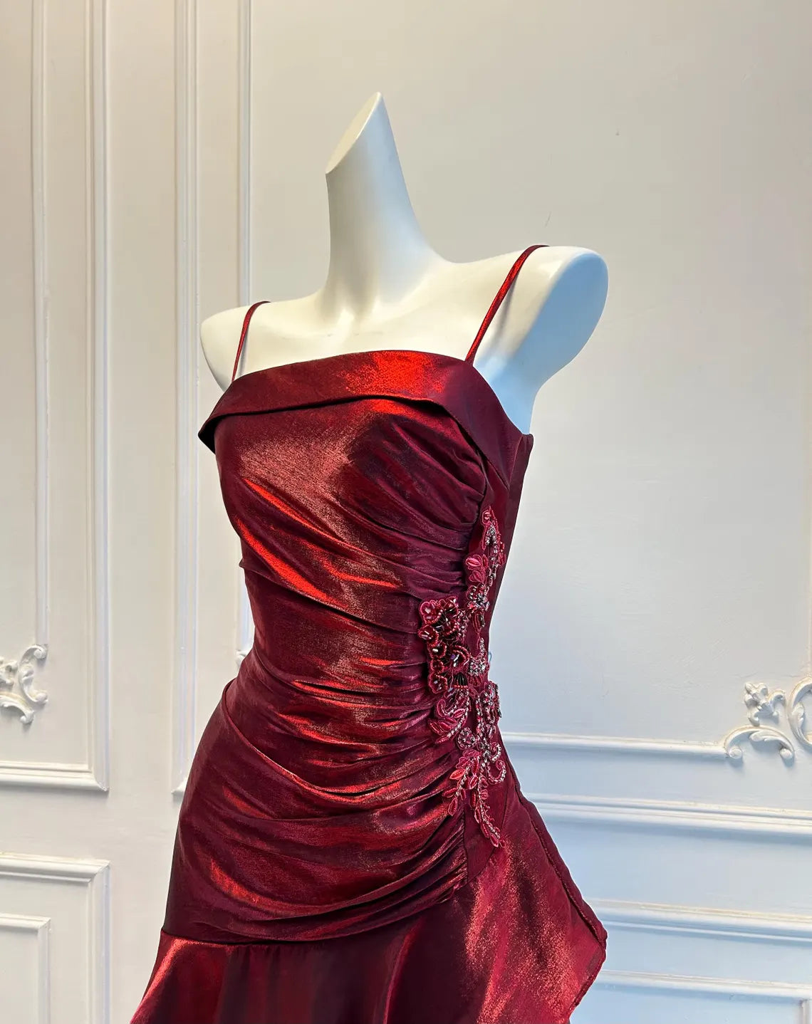 Glamorous Burgundy Metallic Evening Dresses with Ruffle Skirt, Appliqué Detail, Square Neck and Mermaid Silhouette Formal Gown