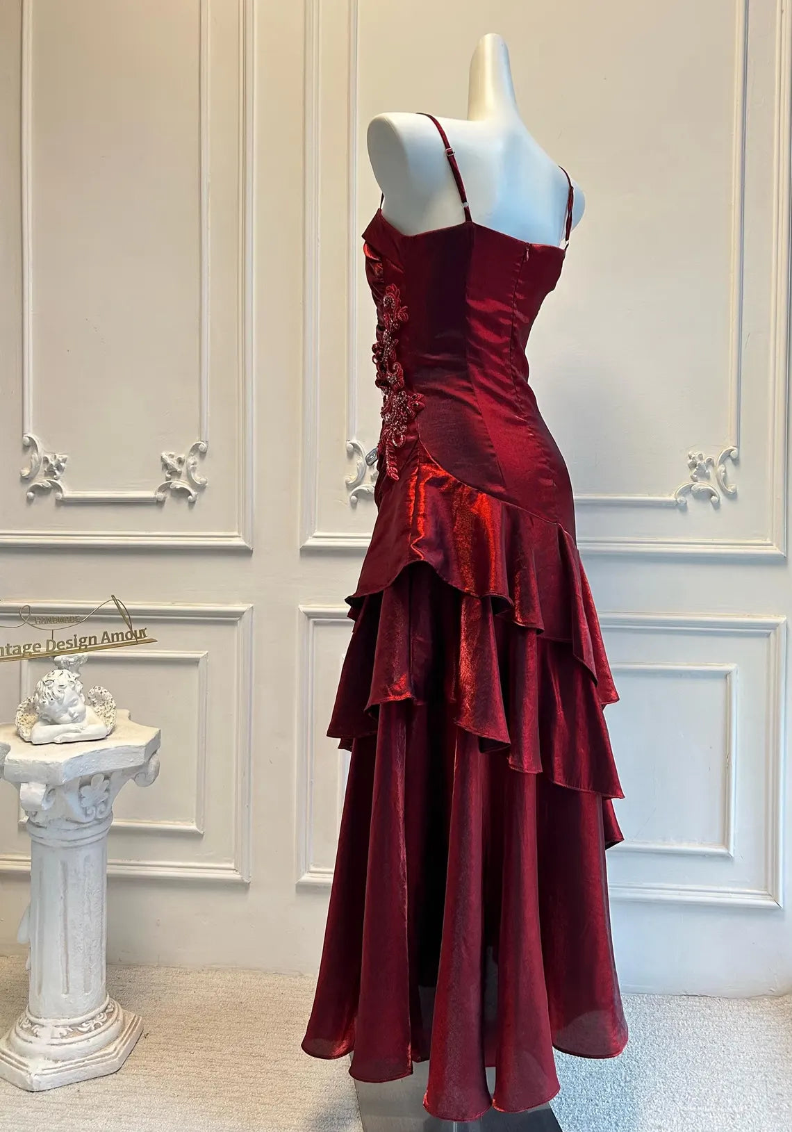 Glamorous Burgundy Metallic Evening Dresses with Ruffle Skirt, Appliqué Detail, Square Neck and Mermaid Silhouette Formal Gown