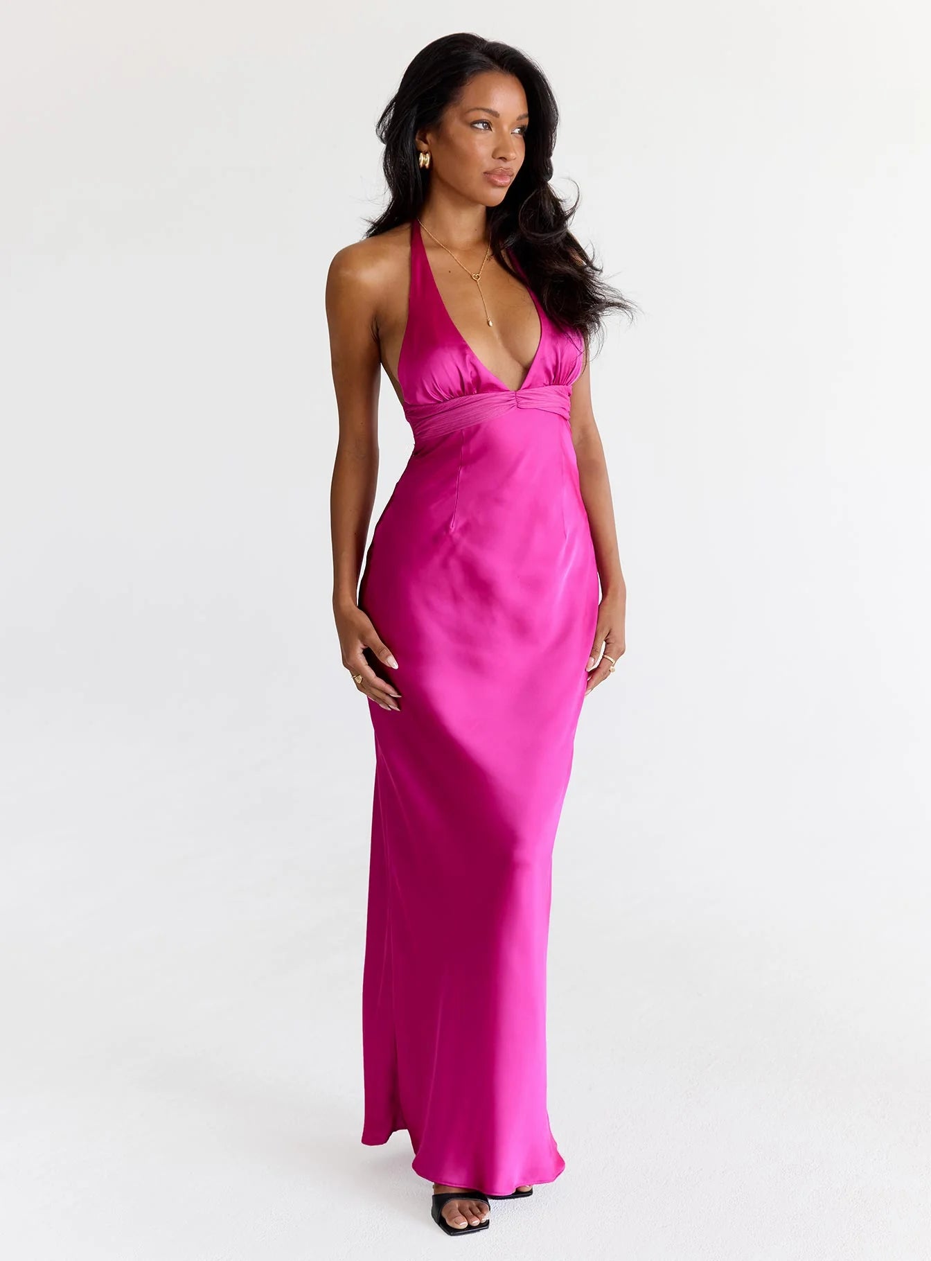 Glamorous Form-Fitting Halter V-Neck Sleeveless Open Back Maxi Evening Dress