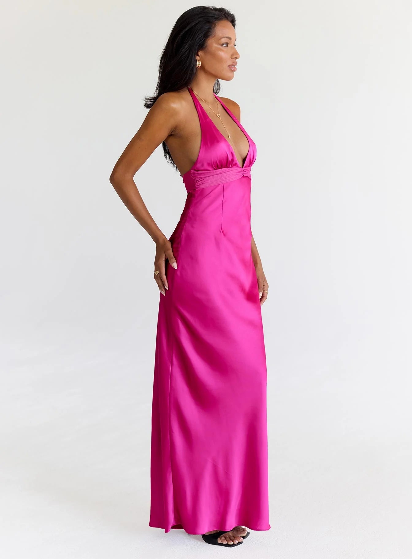Glamorous Form-Fitting Halter V-Neck Sleeveless Open Back Maxi Evening Dress