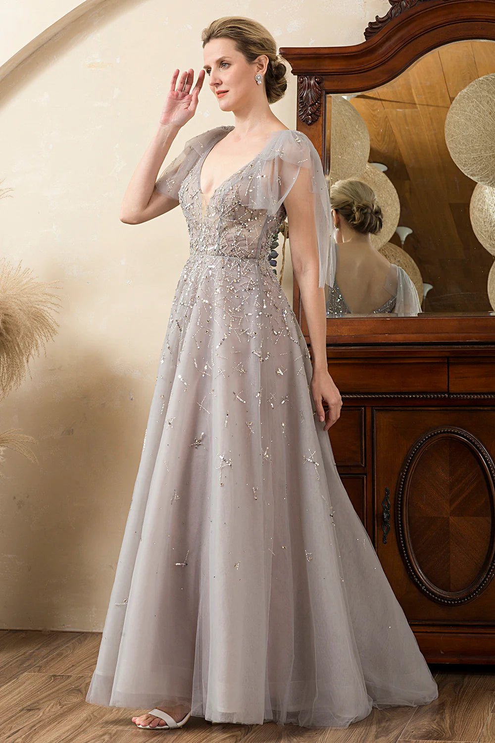 Glamorous Voluminous A-Line Deep V-Neck Tulle Short Sleeve Open Back Maxi Mother of the Bride Dress