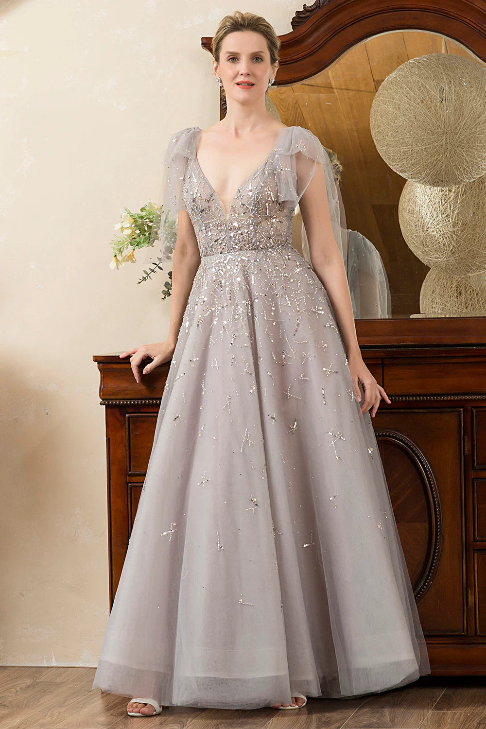 Glamorous Voluminous A-Line Deep V-Neck Tulle Short Sleeve Open Back Maxi Mother of the Bride Dress