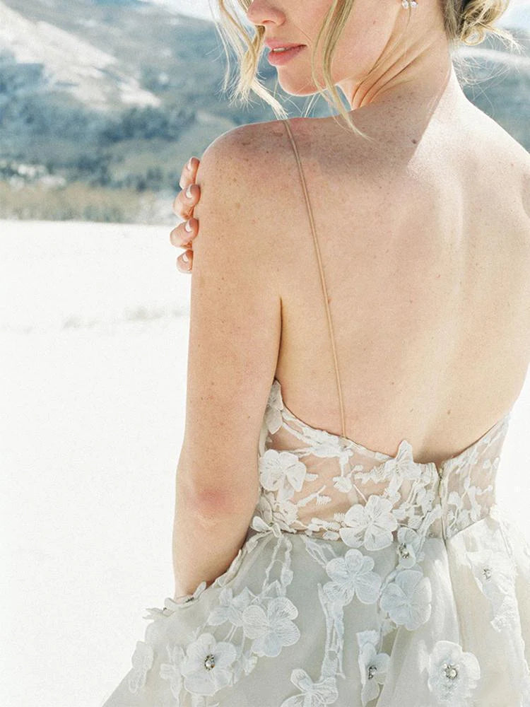 Gorgeous Ball Gown Sweetheart White Tulle Strapless Lace Wedding Dress with Court