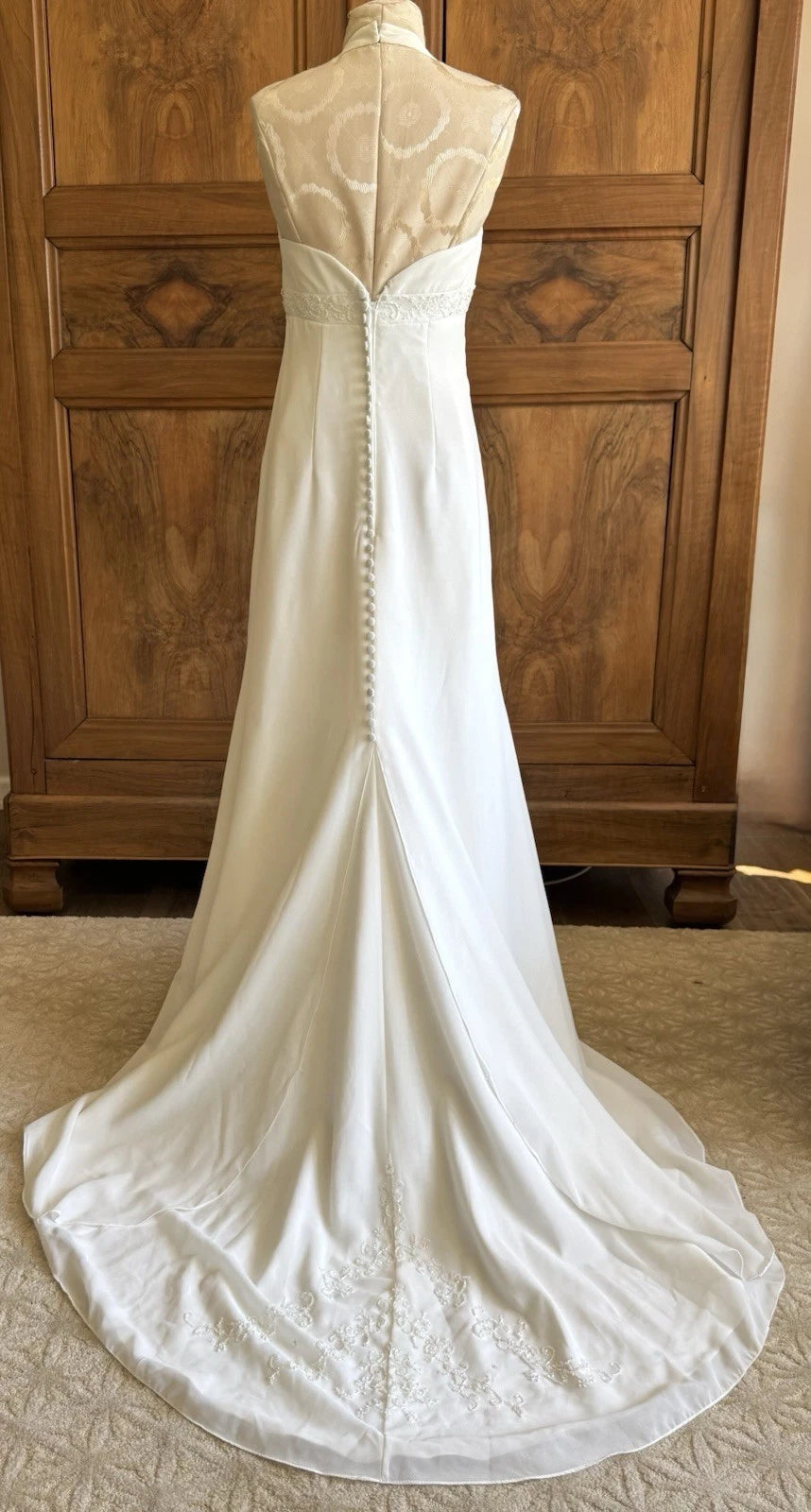 Ivory Chiffon Halter V-neck Beaded Waist Mermaid Embroidered Chapel Train Wedding Dresses