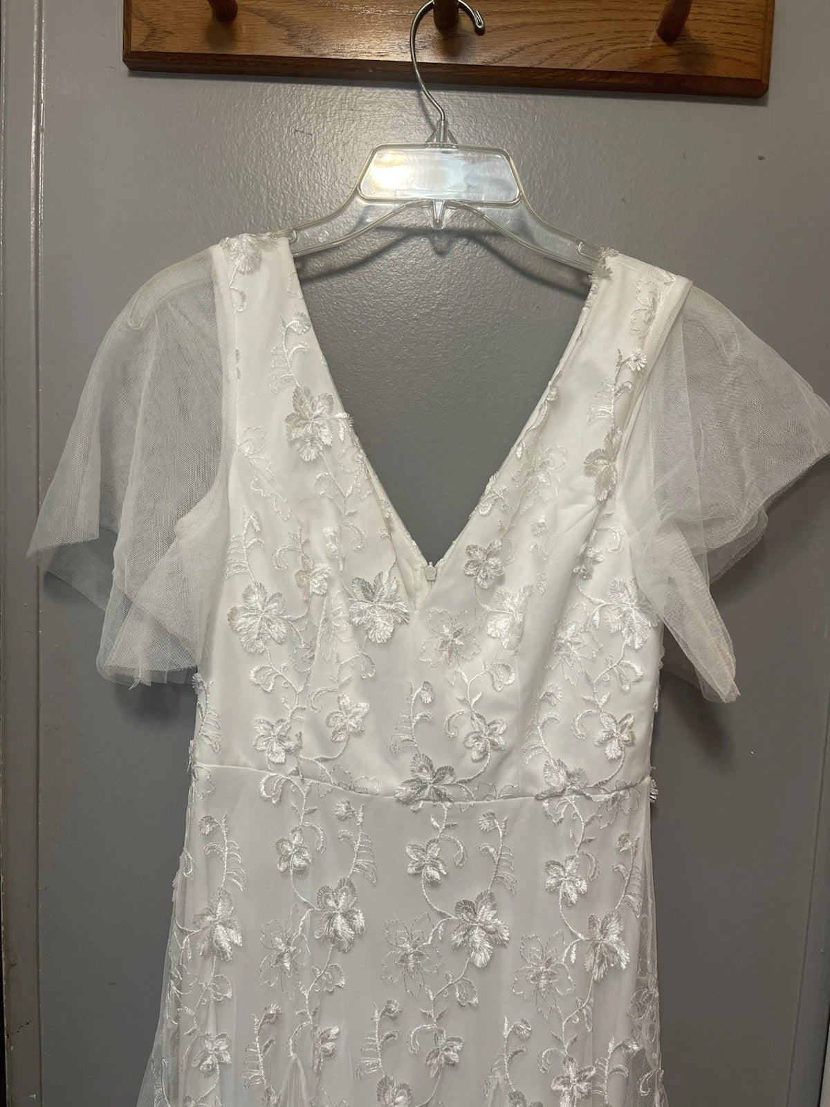 Ivory Floral Lace V-neck Flutter Short Sleeve Mermaid Floor Length Wedding Dresses