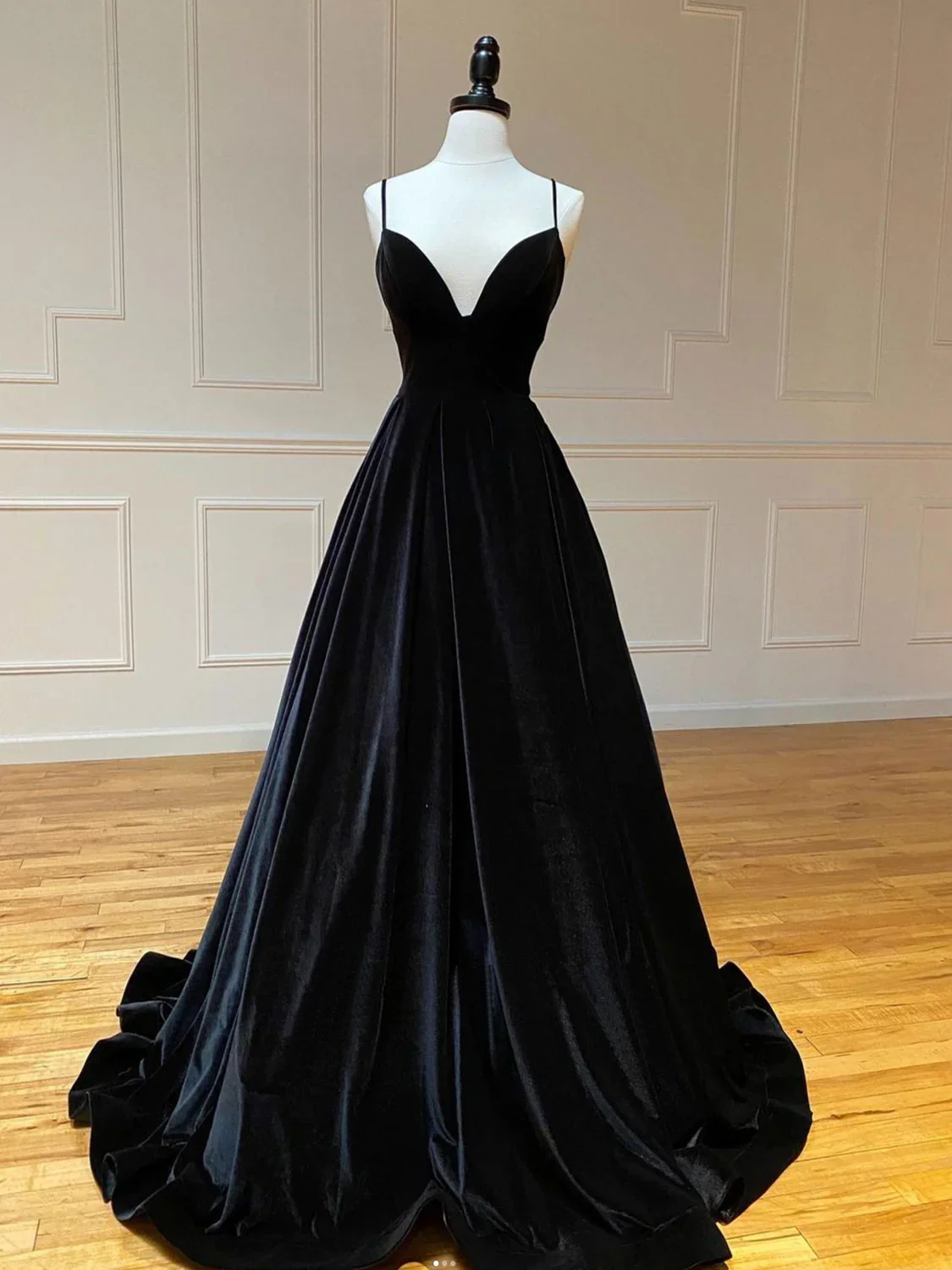 Luxurious A-Line Sweetheart Spaghetti Straps Corset-Back Floor-Length Velvet Prom Dress