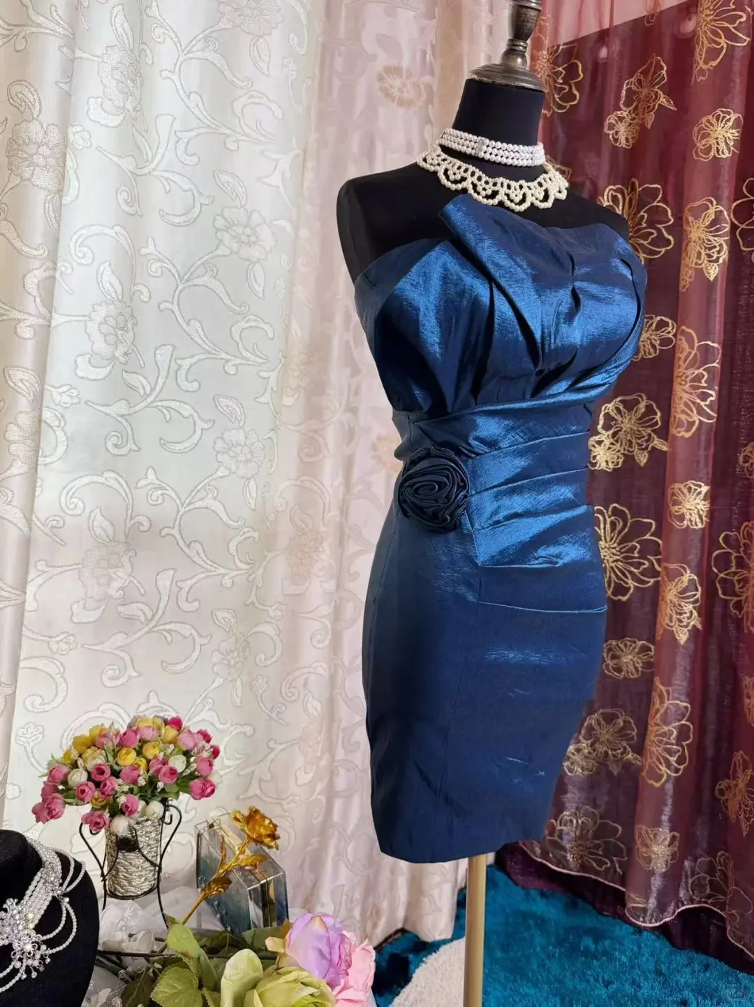 Luxury Bodycon Strapless Origami Bust Deep V Back Floral Appliqué Satin Mini Homecoming Dress