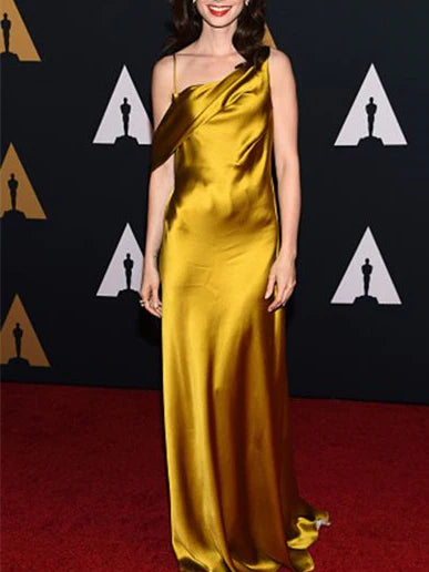 Tight fitting/cylindrical sleeveless backless and evening floor dressing