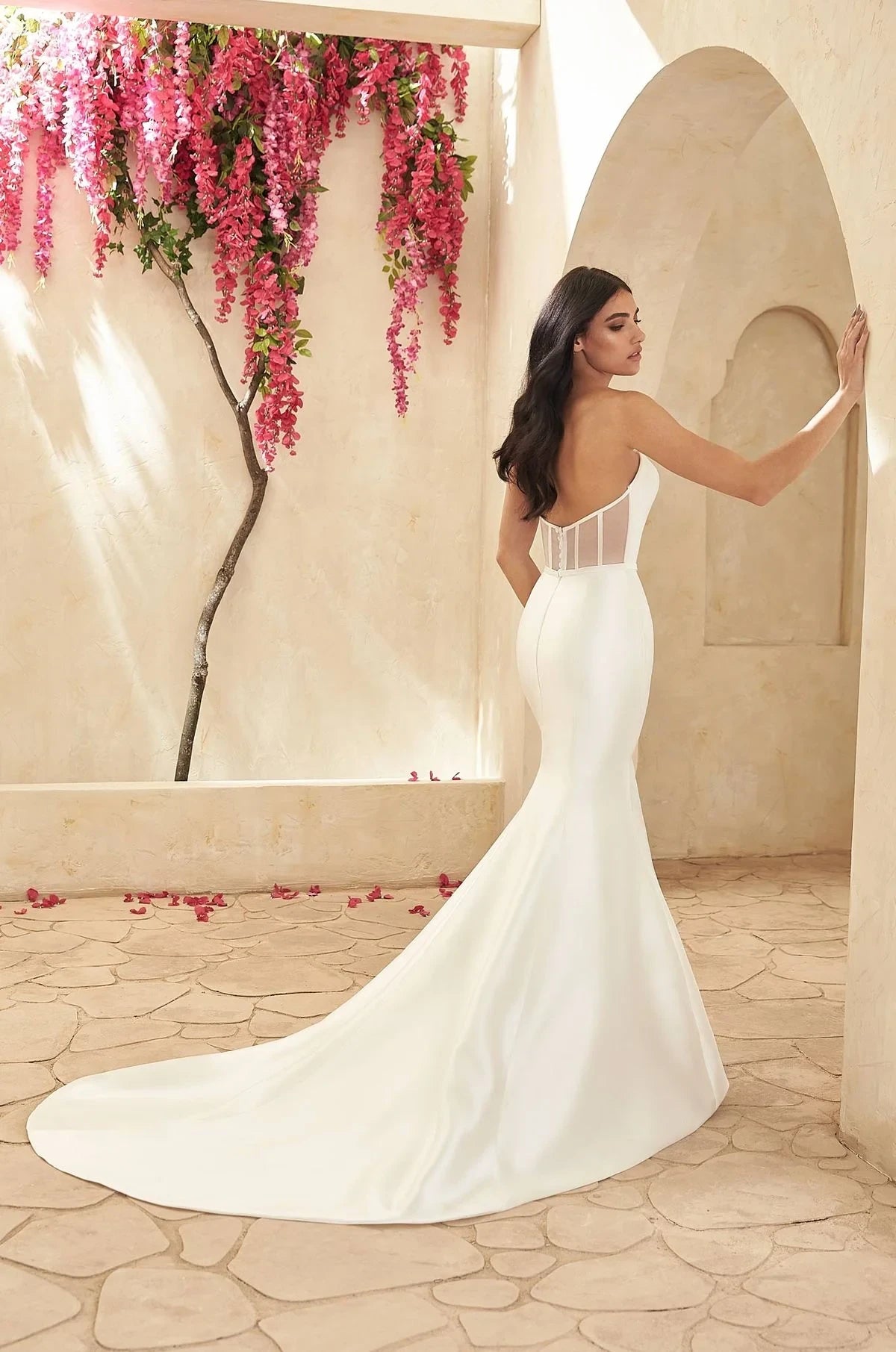 Modern Simple Satin Mermaid Strapless V-Neck Sleeveless Illusion Corset Back Floor-Length Wedding Dresses