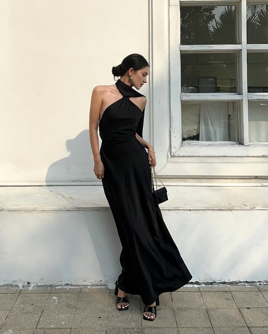 LD hanging neck collar exposed back strapless and floor length Prom dress