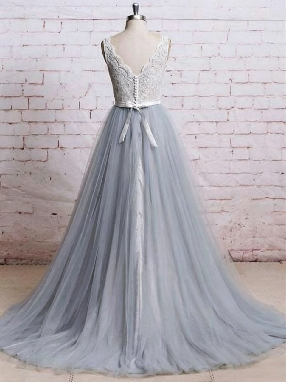 Romantic Floral Lace Sleeveless V-Neck Satin Waist Bow Back Flowy Tulle A-Line Bridesmaid Dress