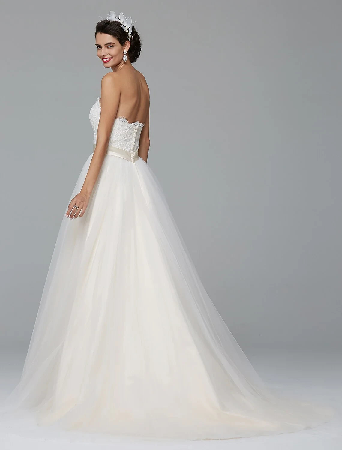 Romantic Lace Tulle A-Line Sweetheart Button-Back Floor-Length Wedding Dress