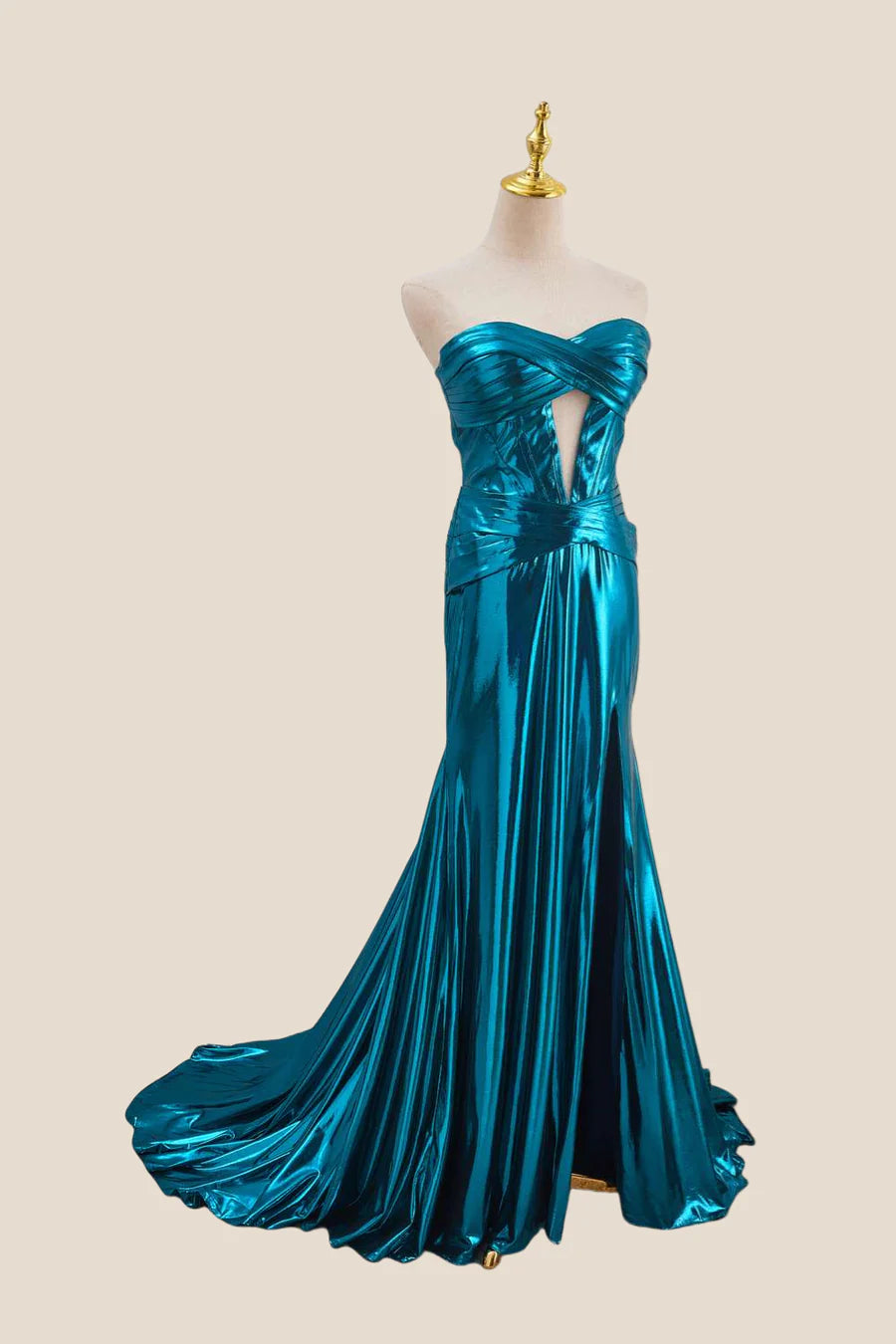 Elegant metallic mermaid dress with strapless sweetheart neckline.
