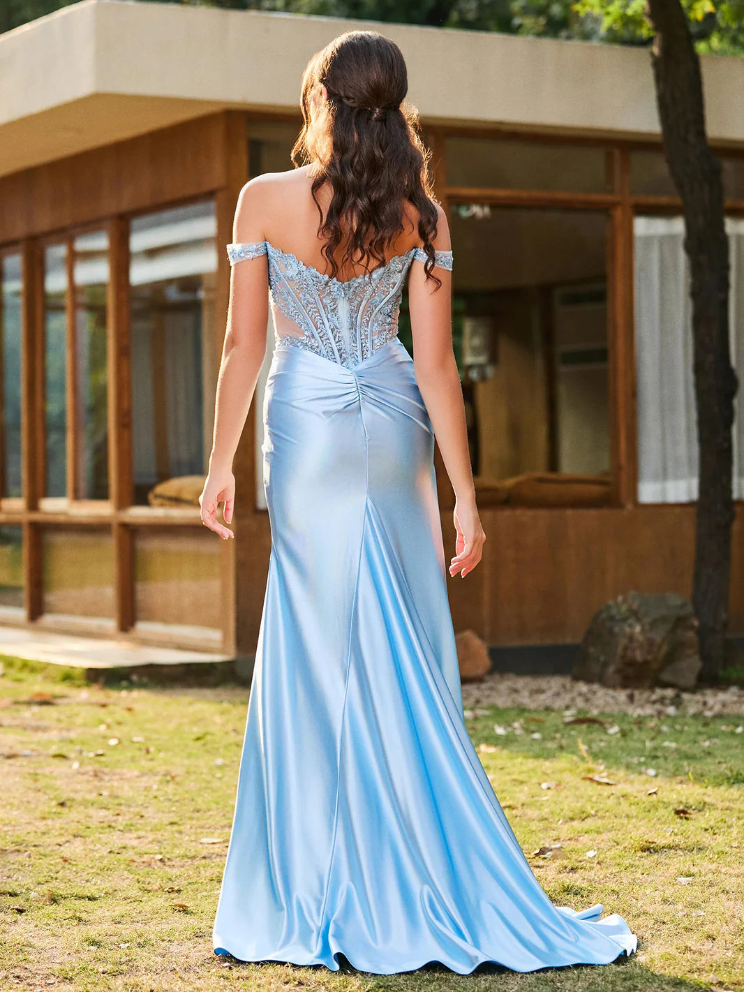 Sleek mermaid off-the-shoulder lace-bodice high-slit floor-length evening dress