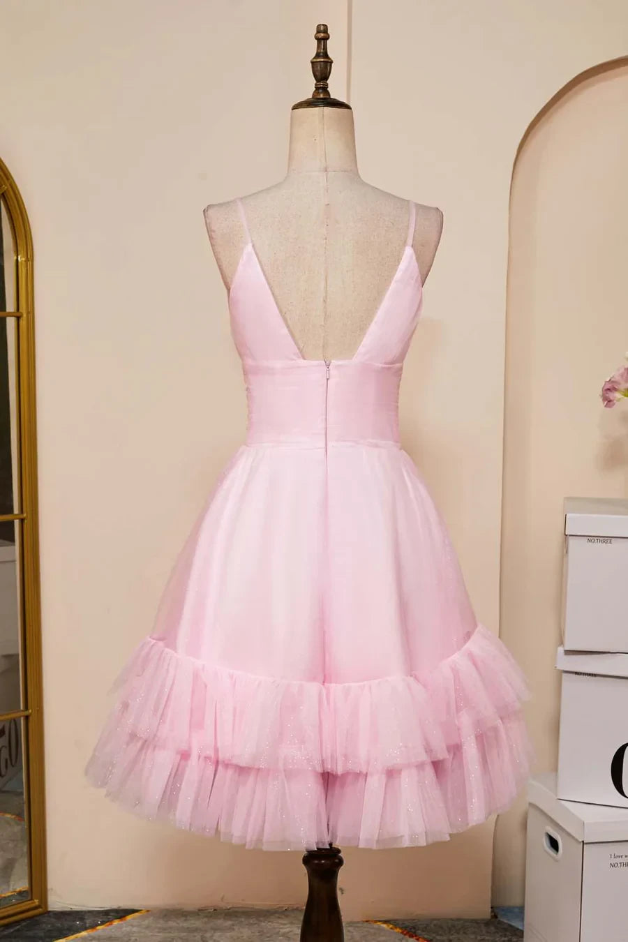 Sparkling Tulle A-Line Sweetheart Spaghetti Strap Low V-Back Short Homecoming Dresses