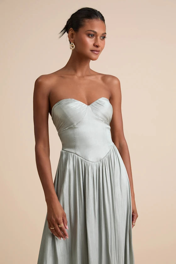 Strapless Evening Dresses with Sweetheart Neck, Structured Bodice and Flowing Pleated Skirt Formal Gown