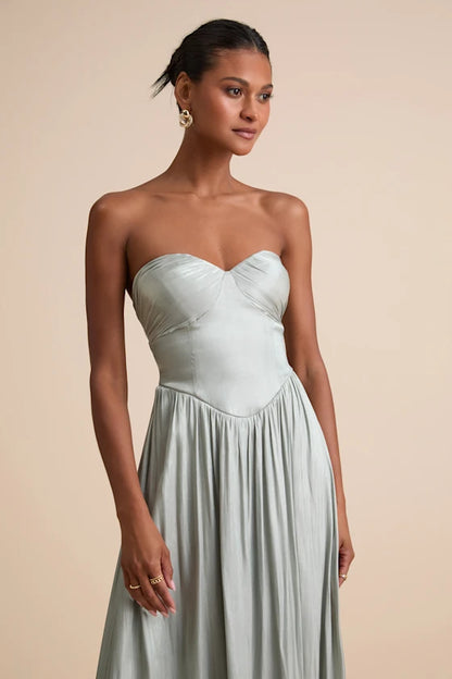 Strapless Evening Dresses with Sweetheart Neck, Structured Bodice and Flowing Pleated Skirt Formal Gown