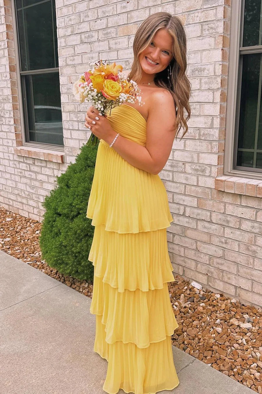 Elegant Chiffon A-Line Strapless Sweetheart Tiered Pleated Floor Length Prom Dress