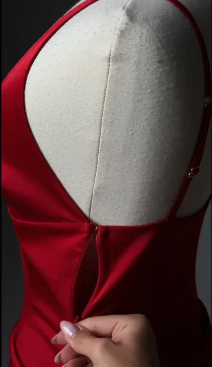 Stunning Satin Sheath Halter Plunge V-Neck Sleeveless Open Back Mini Homecoming Dresses