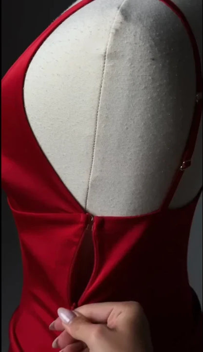 Stunning Satin Sheath Halter Plunge V-Neck Sleeveless Open Back Mini Homecoming Dresses