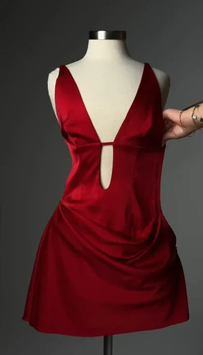 Stunning Satin Sheath Halter Plunge V-Neck Sleeveless Open Back Mini Homecoming Dresses