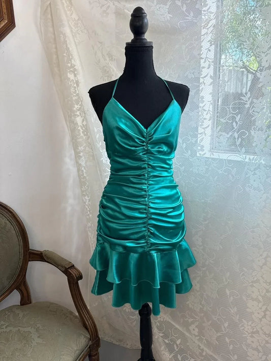 Vibrant Satin Sheath Halter V-Neck Sleeveless Open Back Short Homecoming Dresses