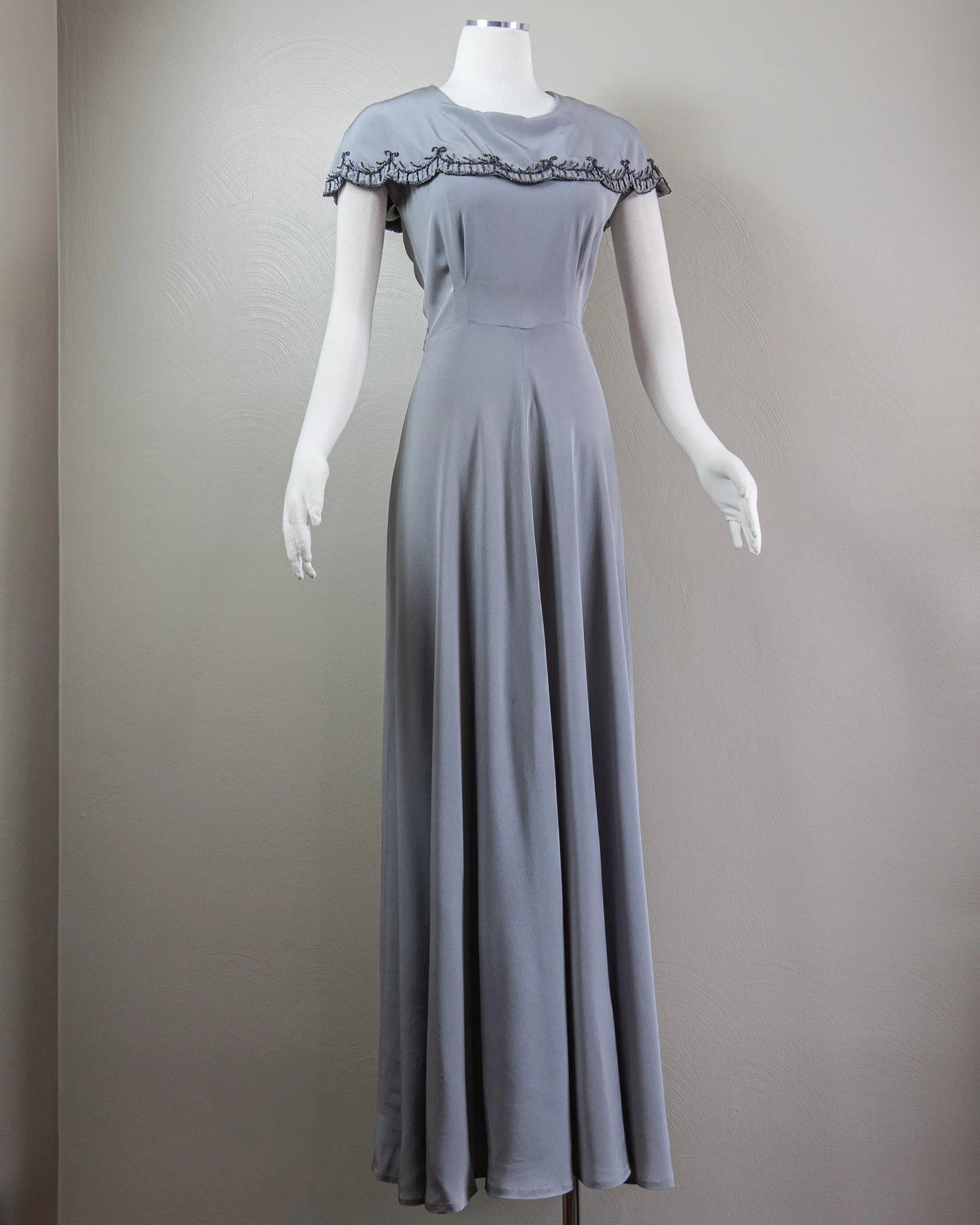 Vintage-Inspired Satin Evening Dress with Beaded Capelet Collar and Flowing Skirt