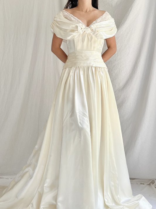 Vintage Satin Ball Gown Off Shoulder Bow Back Train Evening Formal Dress