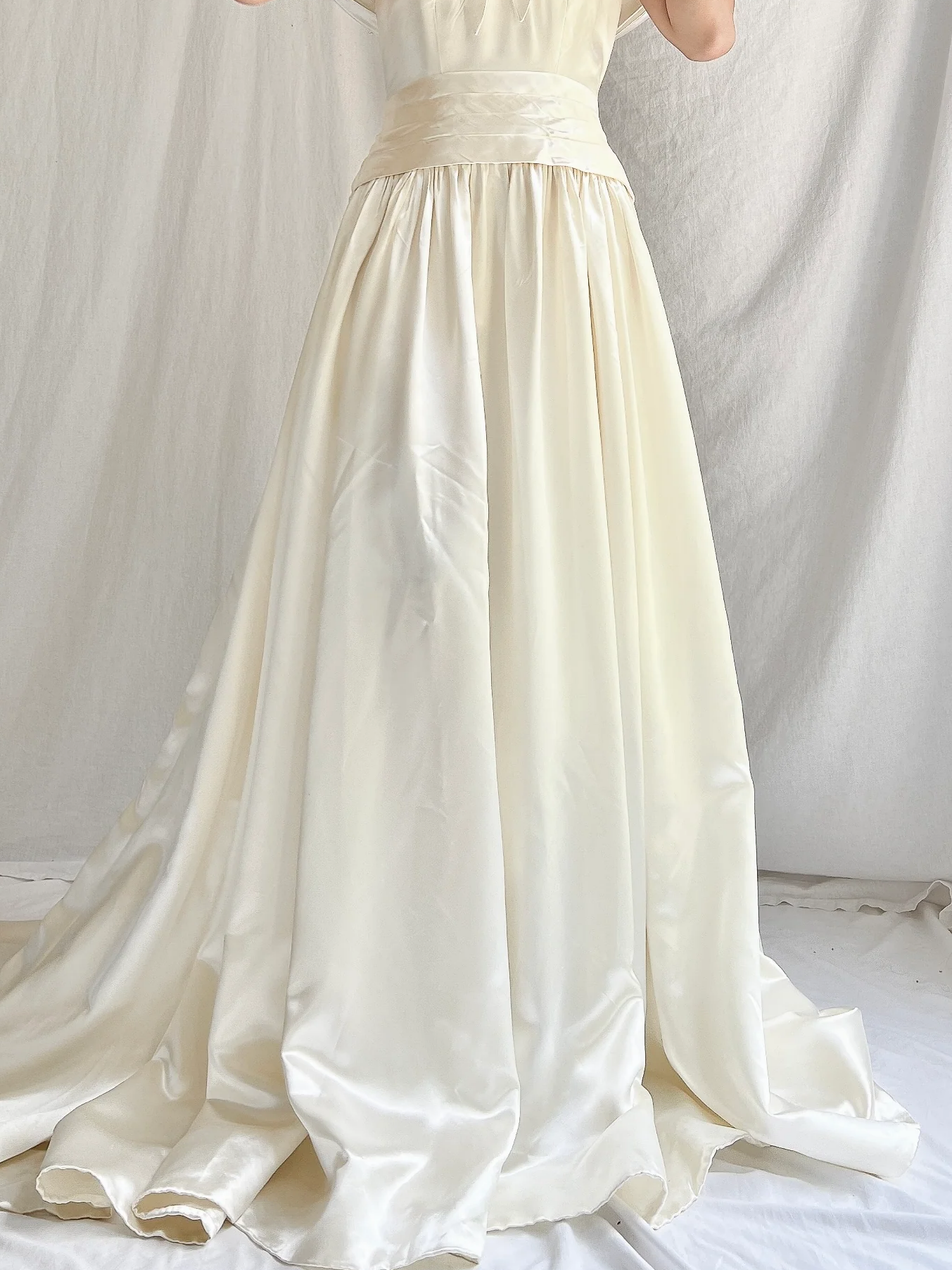 Vintage Satin Ball Gown Off Shoulder Bow Back Train Evening Formal Dress