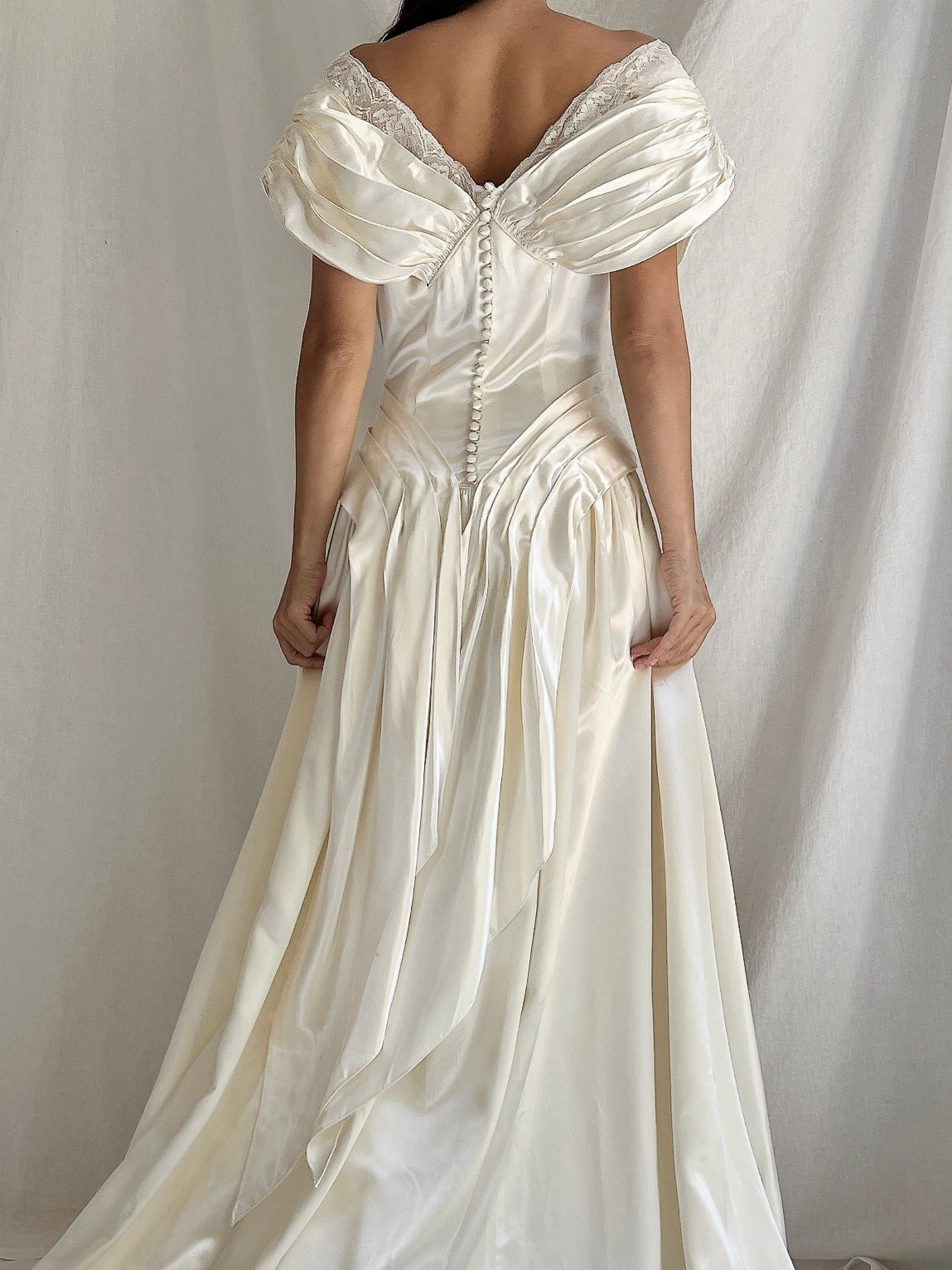 Vintage Satin Ball Gown Off Shoulder Bow Back Train Evening Formal Dress