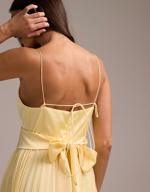 Romantic Pale Yellow V-Neck Spaghetti Strap Bow Back Pleated Bridesmaid Dress