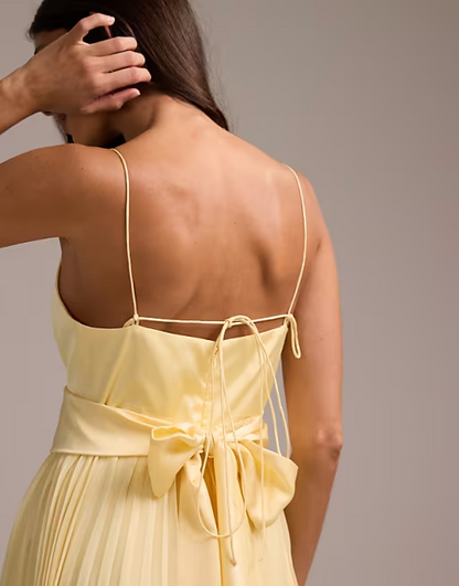 Romantic Pale Yellow V-Neck Spaghetti Strap Bow Back Pleated Bridesmaid Dress